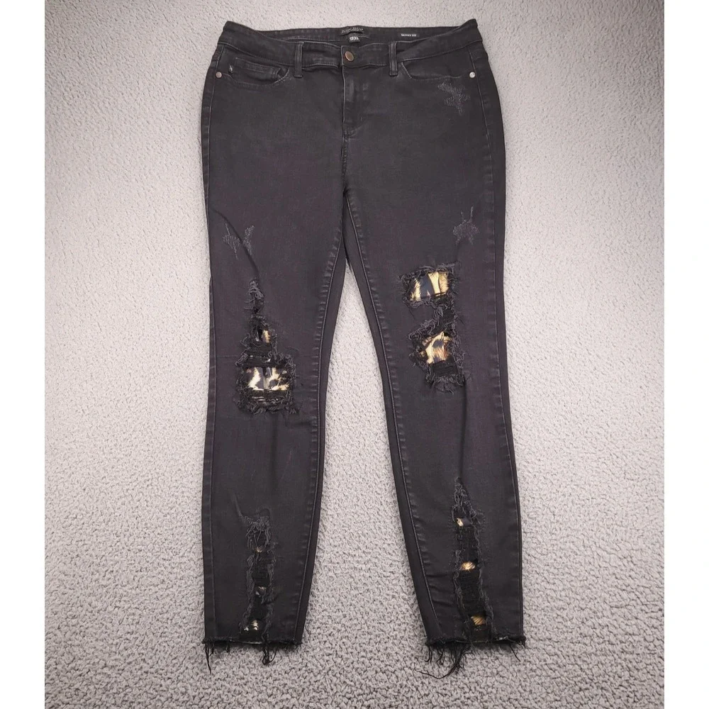 JUDY BLUE Jeans Size 15/32 Skinny Leopard Patch Distressed Black Denim